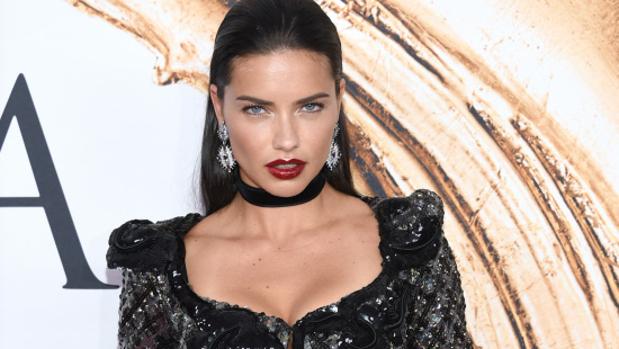 Adriana Lima quería ser monja