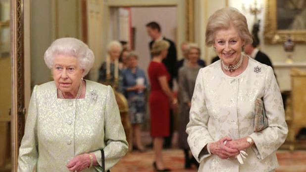 La princesa Alexandra junto a su prima, la reina Isabel de Inglaterra