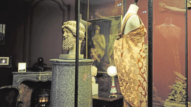 Uno de los diseños de Balenciaga expuestos en el Museo Bourdelle