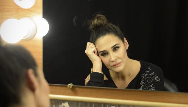 Vicky Martín Berrocal posa para ABC durante su sesión de maquillaje