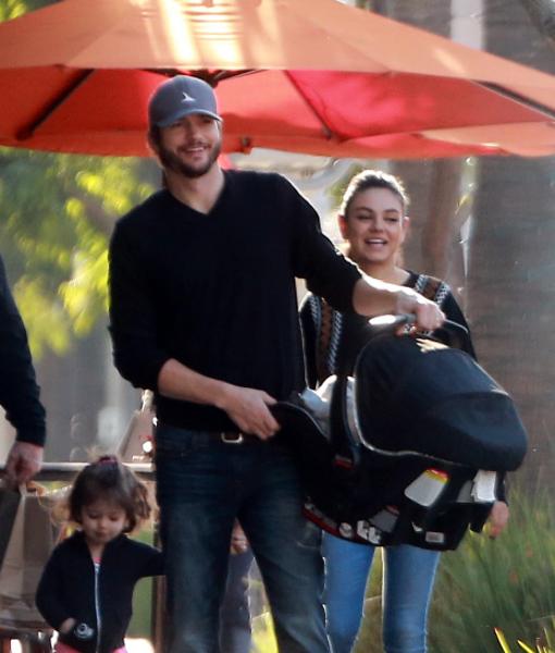 Kutcher junto a su esposa y sus dos hijos