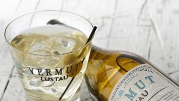 Lustau presenta el primer vermut blanco de Jerez