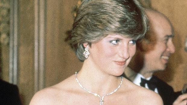 Diana, antes de ser princesa, en un evento de caridad en Londres