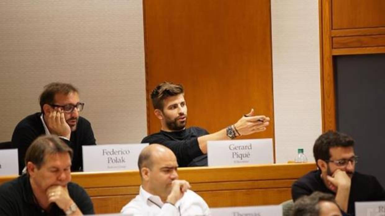 Gerard Piqué en un aula de Harvard