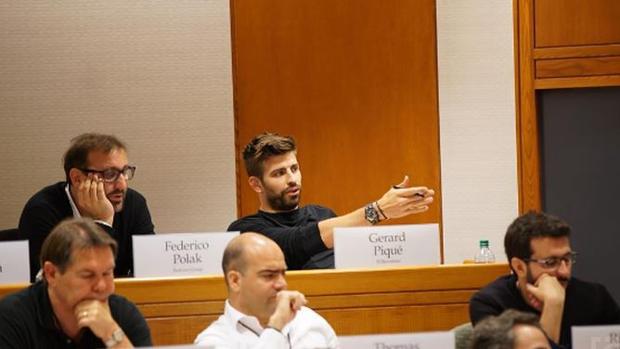 Gerard Piqué comparte pupitre con estrellas internacionales en Harvard