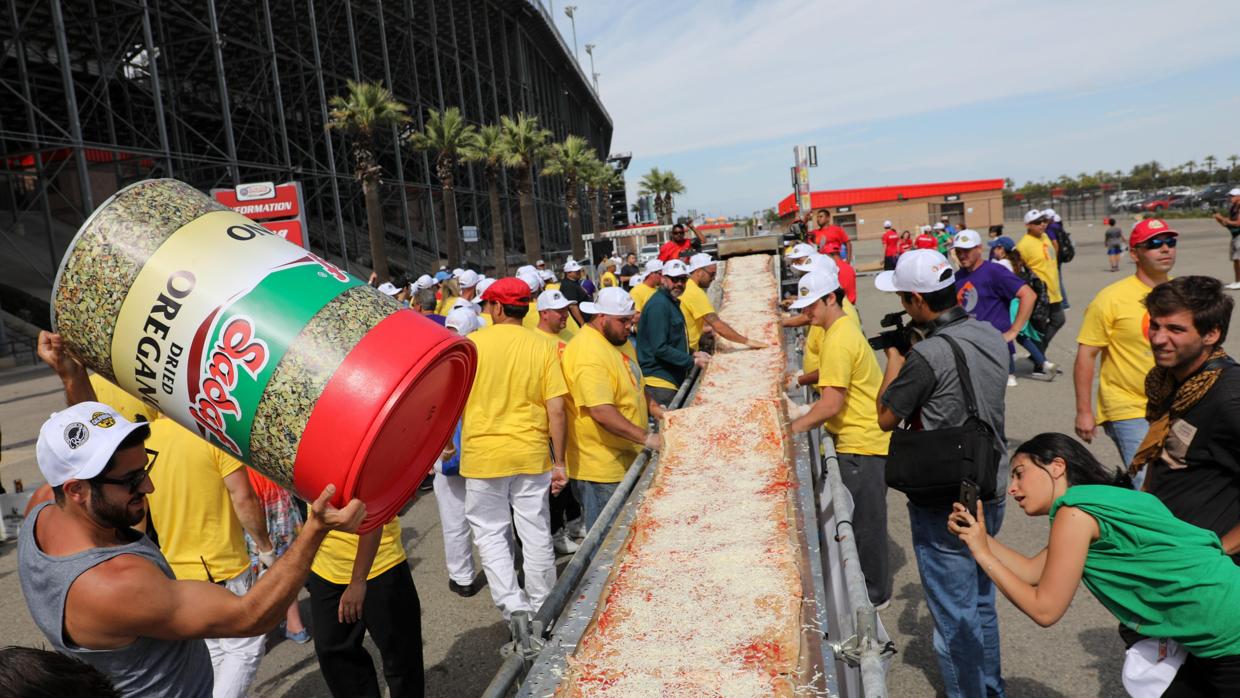 ¿Qué tamaño tiene la pizza más larga del mundo?