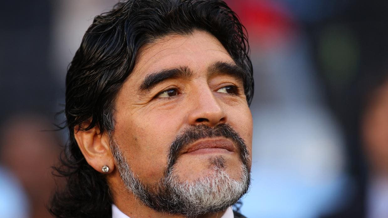 Diego Maradona llama «ladrona» a la madre de sus hijas en la televisión