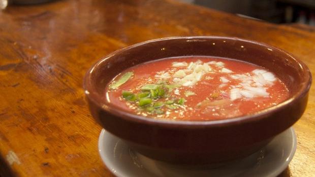 Gazpacho frío para combatir el calor. ¿Dónde tomarlo en Sevilla?