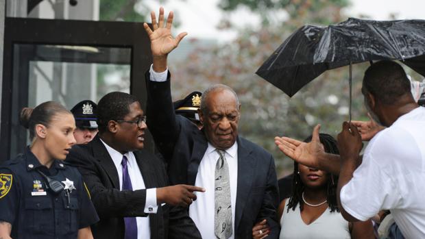 Bill Cosby, a la salida del juicio que concluyó el pasado mes de junio