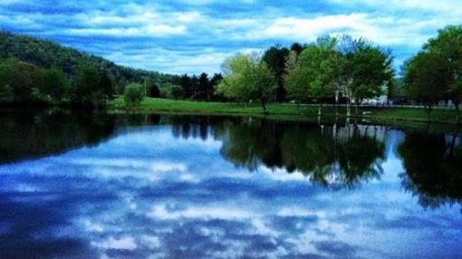 El lago del internado Blue Ridge School