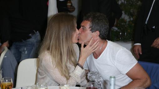 Banderas y Kimpel proclaman su amor a los cuatro vientos