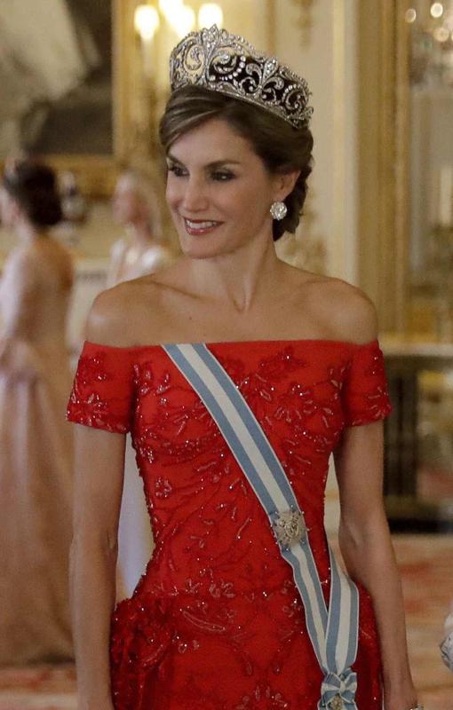 La Reina durante la cena de gala de Buckingham Palace