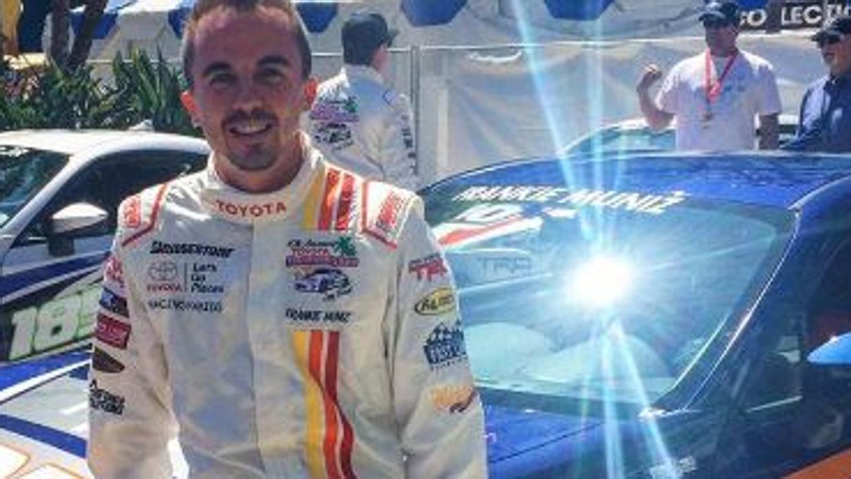 Frankie Muniz durante una competición de coches