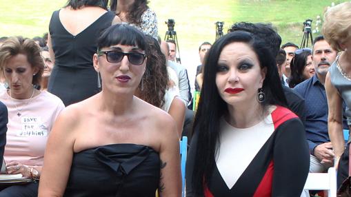 La actriz Rossy de Palma y la cantante Alaska durante la entrega del Premio Nacional de Diseño a titulo póstumo a David Delfín en Madrid