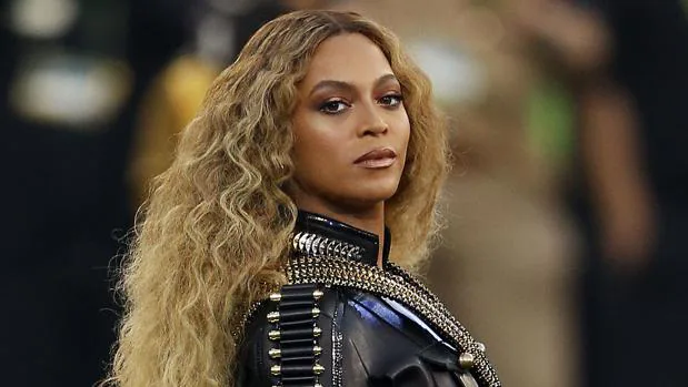 Beyoncé en su actuación durante la Super Bowl de 2016