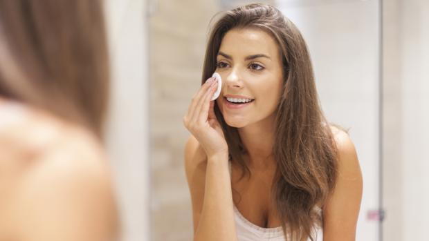 ¿Qué desmaquillante debes usar según tu tipo de piel?