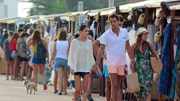 Tini Stoessel y Pepe Barroso Jr. pasean su amor por Ibiza