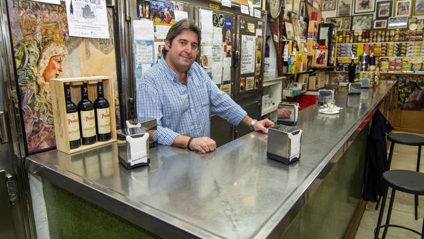 Emilio Vara, de Casa Moreno: «El camarero es la única persona con la que se puede pensar en voz alta»