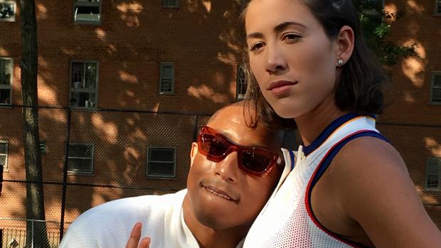 Pharrel Williams viste a Garbiñe Muguruza