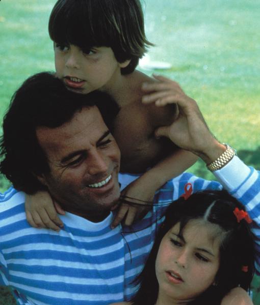 Julio Iglesias con su hijo Enrique y Chabeli