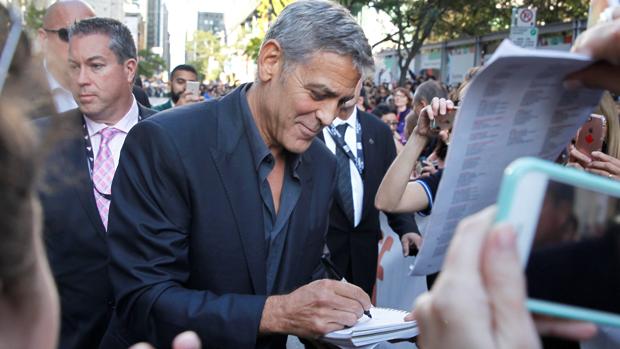 George Clooney: «Con mis hijos tengo la parte más fácil: les paseo»