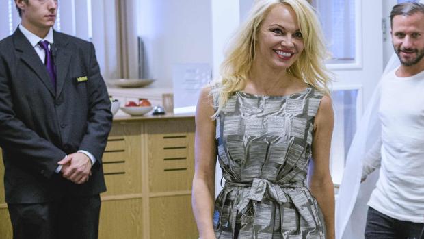 Pamela Anderson implora a Kim Kardashian que deje de usar pieles