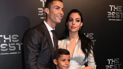 Cristiano Ronaldo y Georgina Rodríguez con Critiano Jr.