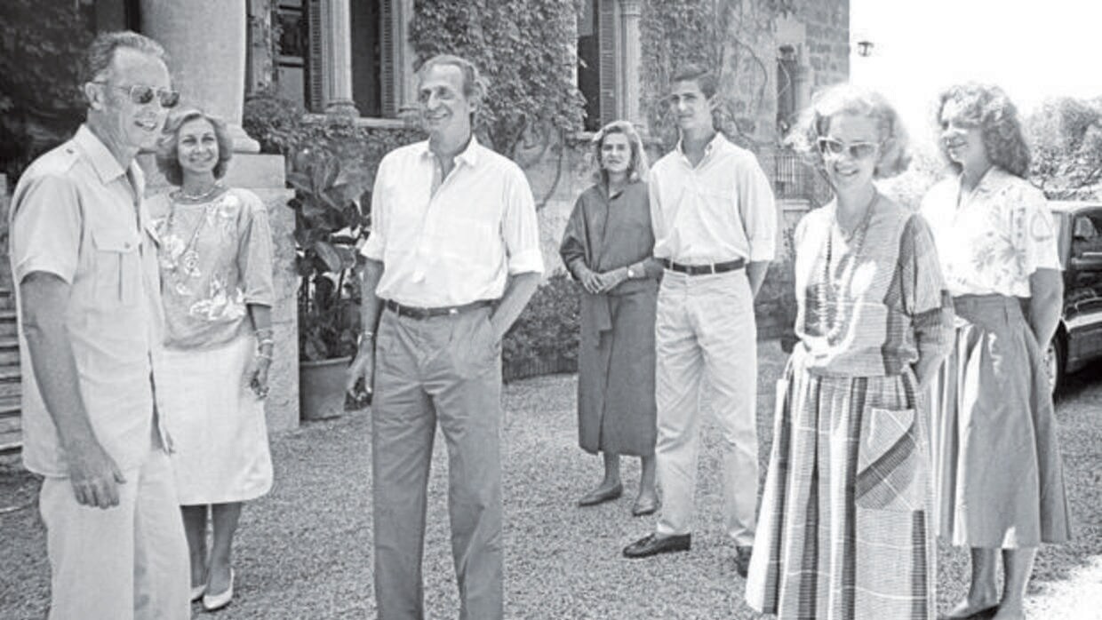 Los Reyes Balduino y Fabiola de los Belgas con la Familia Real española, en Marivent en el verano de 1986