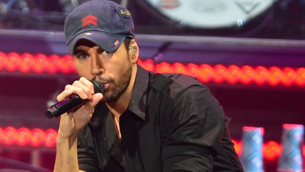 Enrique Iglesias y Anna Kournikova, padres de mellizos