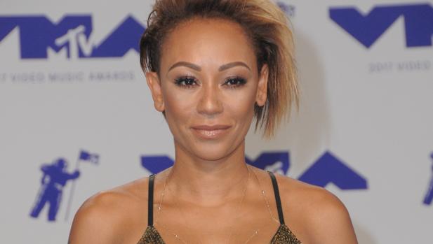 La cantante Mel B «arranca» de su piel el nombre de su ex