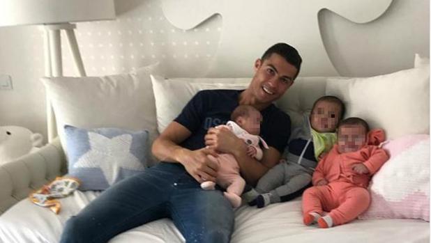 Cristiano Ronaldo ironiza sobre sus pleitos con Hacienda: «Estoy preso de estos bebés lindos»