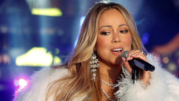 Mariah Carey regresa a Times Square para olvidar el ridículo del pasado año