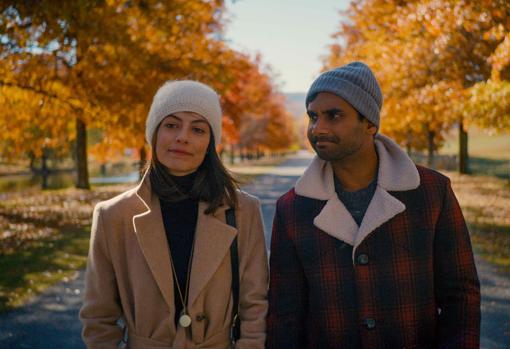 Ansari, en una escena de «Master of None»