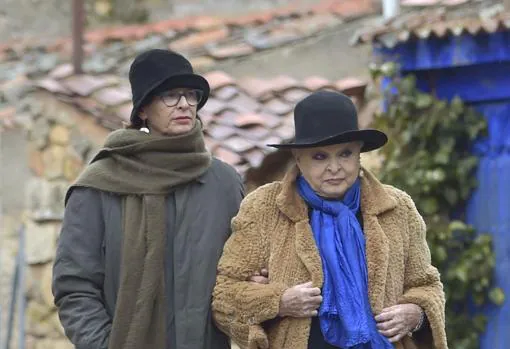 La abuela de Bimba y su tía Paola en Brieva (Segovia)