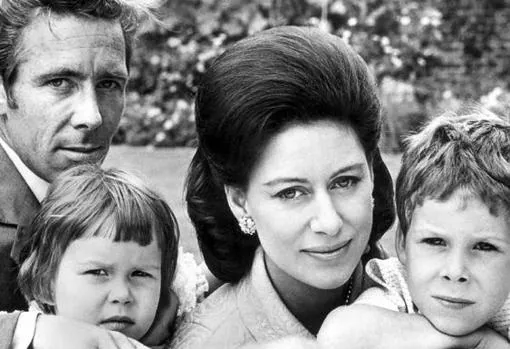 Antony Armstrong-Jones y la princesa Margarita junto a sus hijos