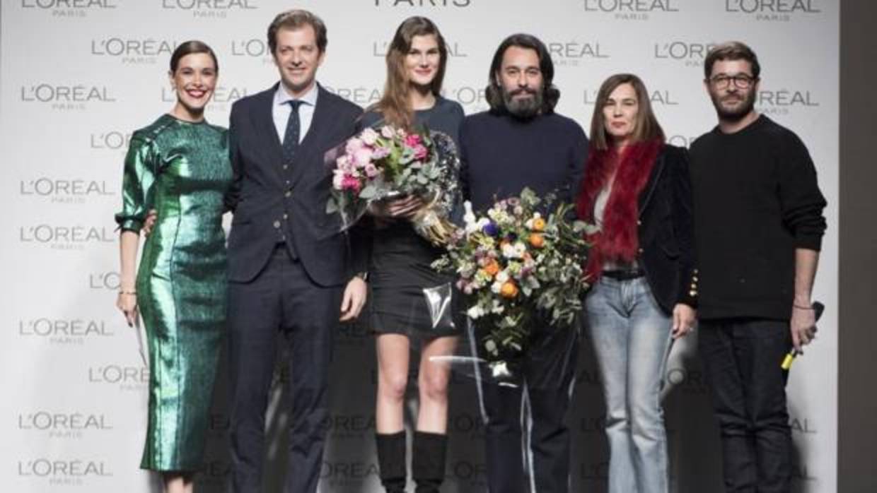 De izquierda a derecha, Raquel Sánchez Silva, Gregory Recoing, director general de L'Oreal París; Lucía López, Juanjo Oliva, Charo Izquierdo y Jeff Bargues