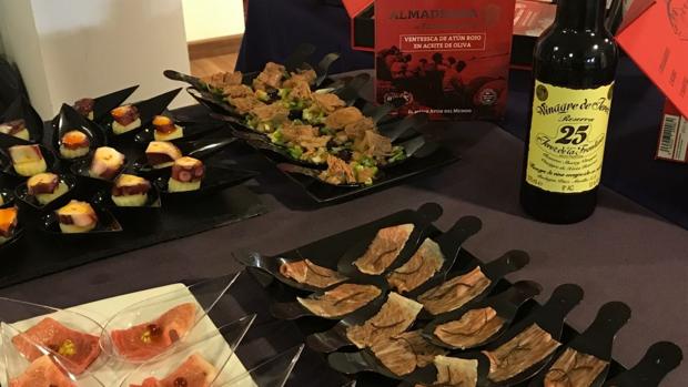 Celebrar goles con atún rojo de almadraba de Petaca Chico