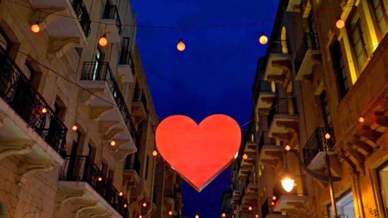 San Valentín llena de amor las calles de las ciudades españolas