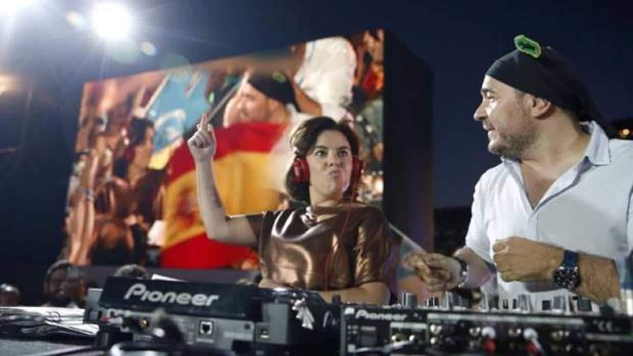 De Rajoy con «Mi gran noche» al momento DJ de Santamaría: así bailan los políticos