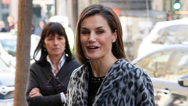 La Reina Letizia, una adicta al «animal print» y a las tachuelas