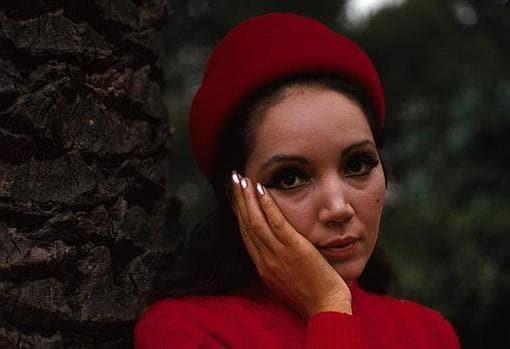 La cantante Franciska en un posado para ABC realizado en 1970