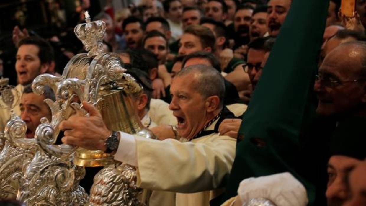 Foto de Antonio Banderas disfrutando de la Semana Santa