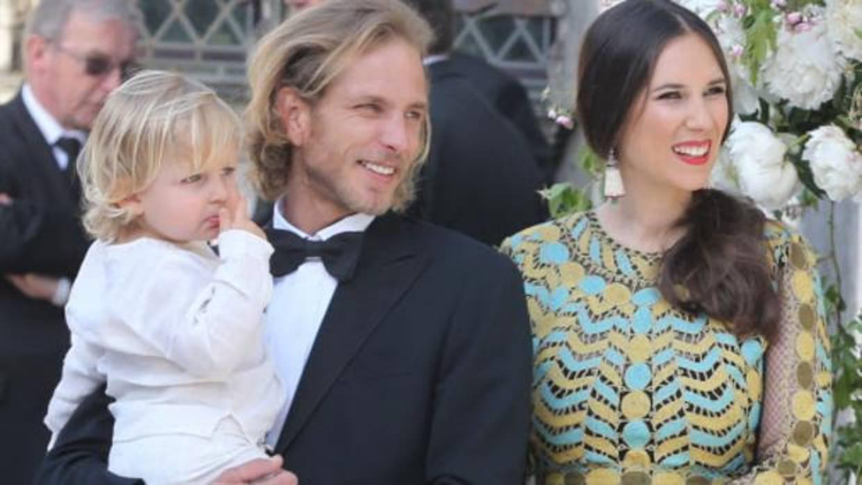 Andrea Casiraghi y Tatiana Santo Domingo con su hijo mayor, Sacha