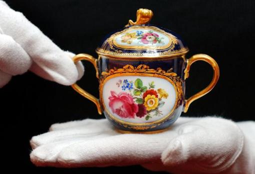 Una taza de porcelana del conjunto Meissen