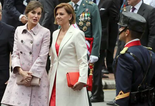 Doña Letizia junto a la Ministra de Defensa, Mª Dolores de Cospedal