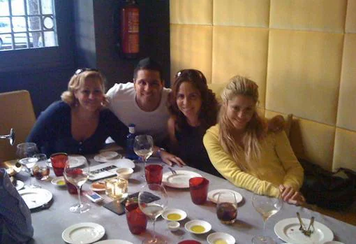 Shakira en una reunión familiar con sus hermanos