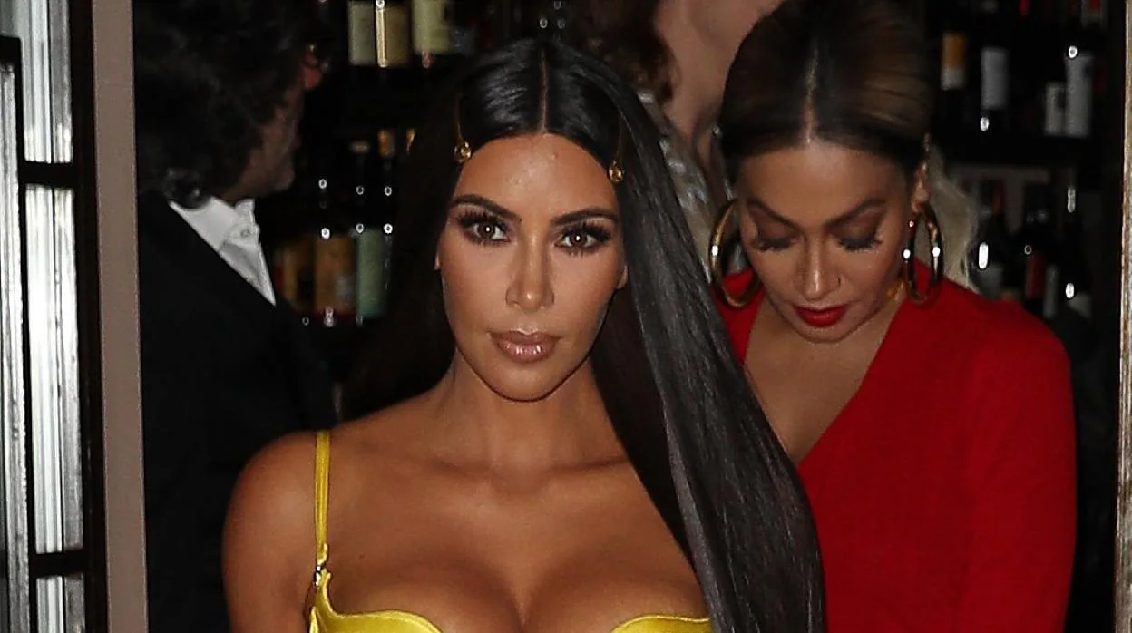 Kim Kardashian presume de sus tres hijos en una entrañable foto