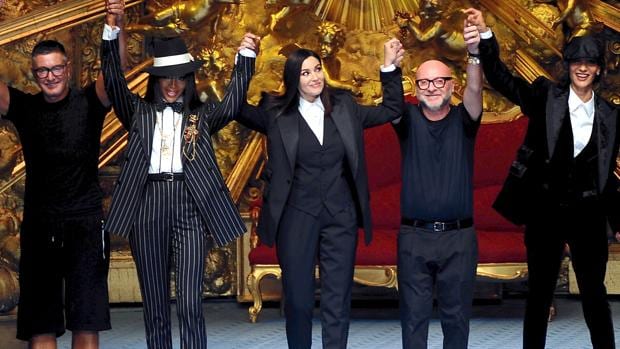 Dolce & Gabbana suben a Monica Bellucci y Naomi Campbell a la pasarela masculina