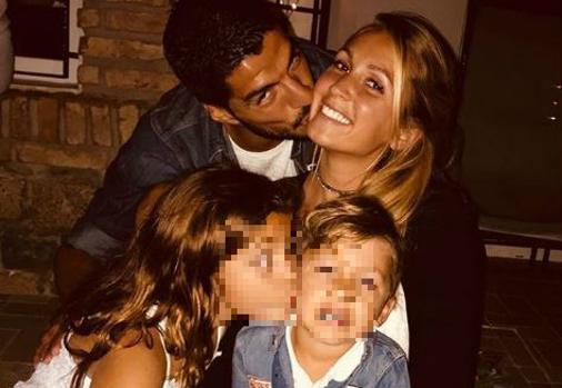 Luis Suárez junto a su familia