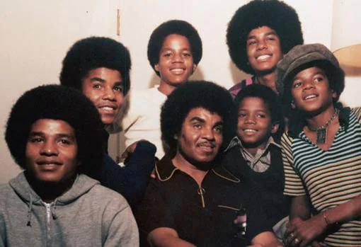 Joe junto a sus hijos, los integrantes de «Jackson 5»